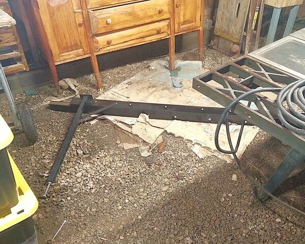21 Aug,  waiting on new bolts  .jpg